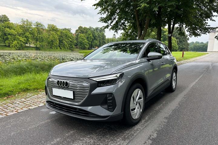 Grå Audi Q4 e-tron fra 2022