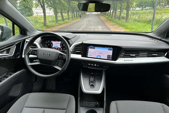 Grå Audi Q4 e-tron fra 2022