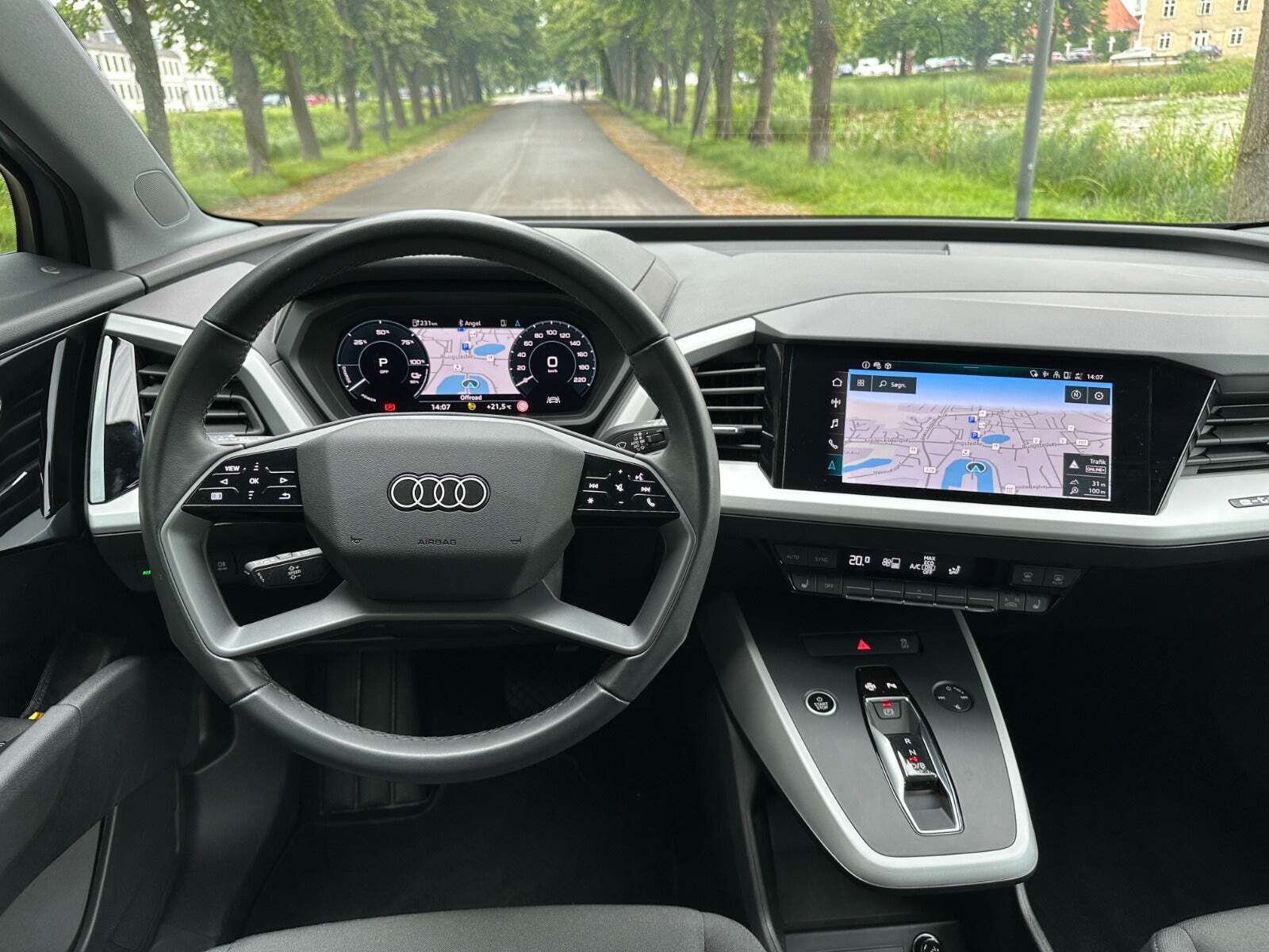 Grå Audi Q4 e-tron fra 2022