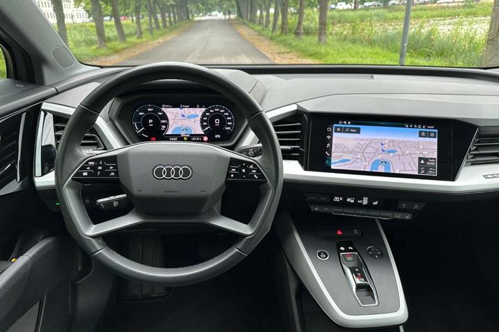 Grå Audi Q4 e-tron fra 2022
