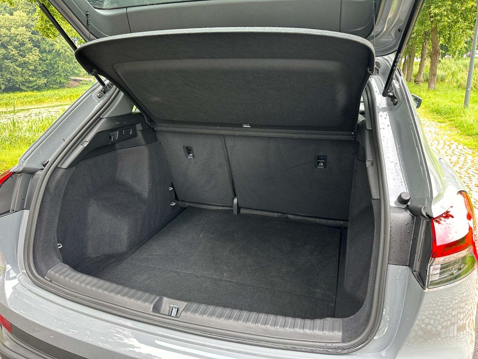 Grå Audi Q4 e-tron fra 2022