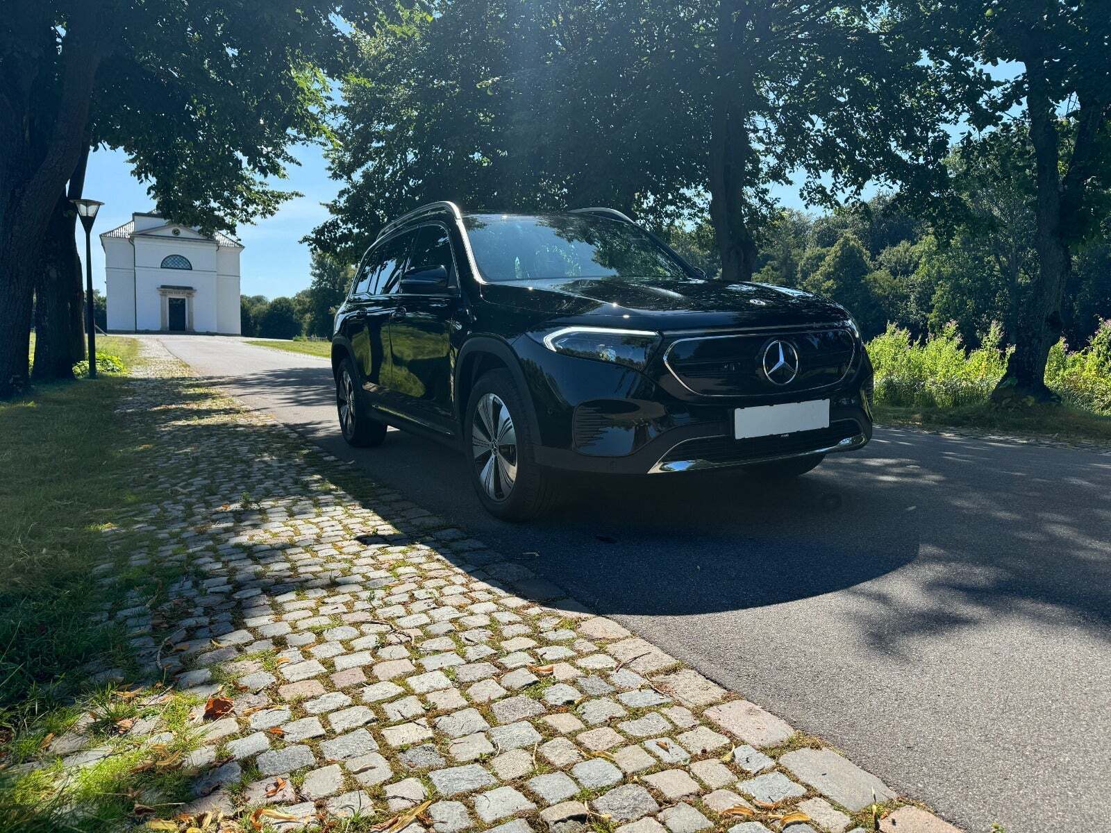 undefined Mercedes EQB250 fra 2024 set udefra