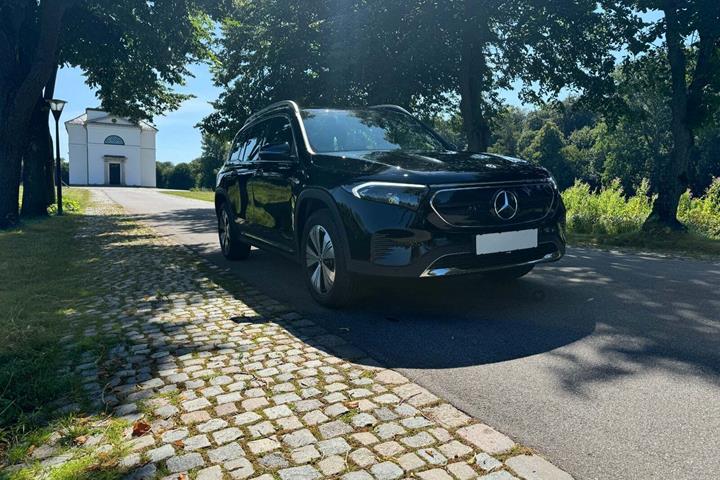 undefined Mercedes EQB250 fra 2024 set udefra