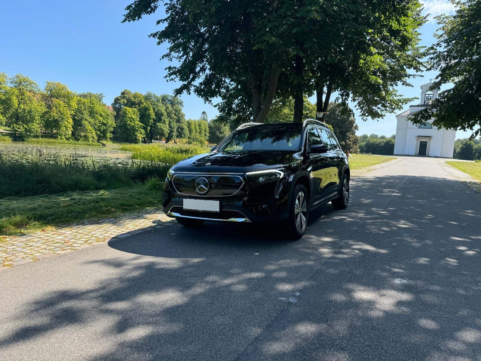 undefined Mercedes EQB250 fra 2024 set udefra