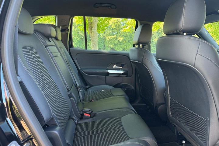 undefined Mercedes EQB250 fra 2024 set indefra