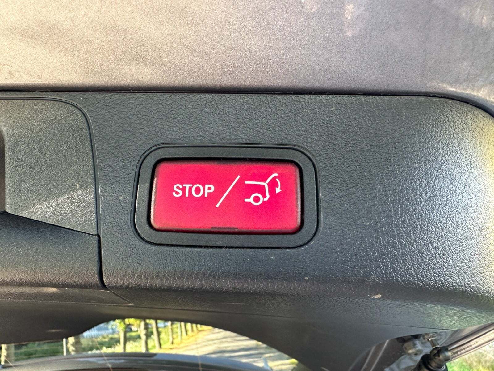 Grå Mercedes EQB250 fra 2023