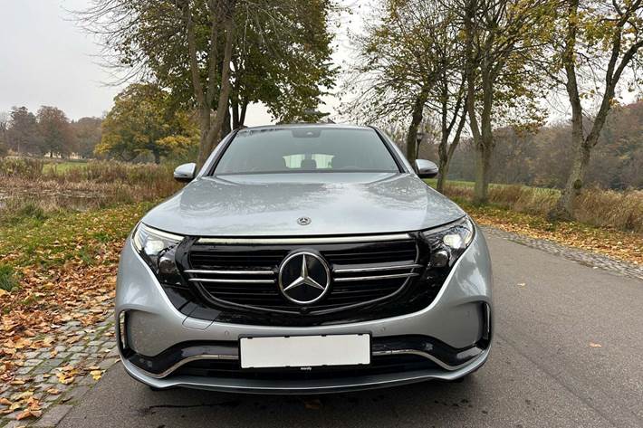 Sølv Mercedes EQC400 fra 2021