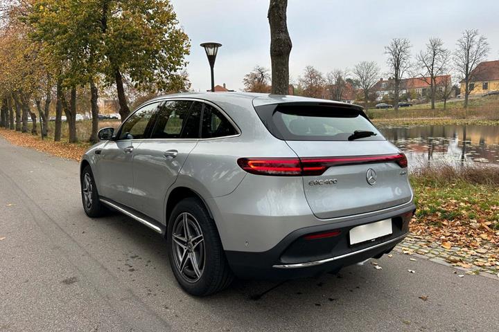 Sølv Mercedes EQC400 fra 2021