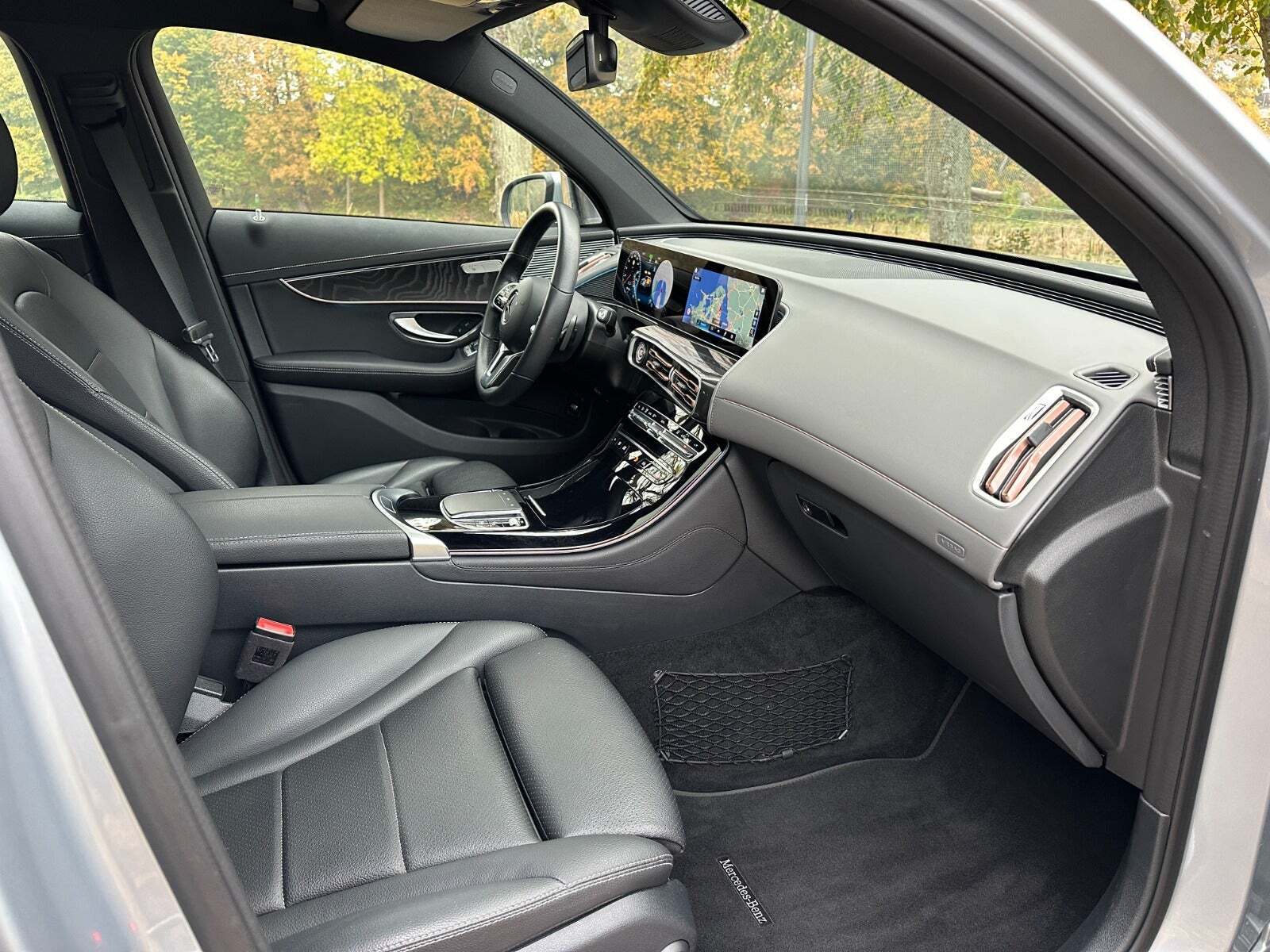 Sølv Mercedes EQC400 fra 2021