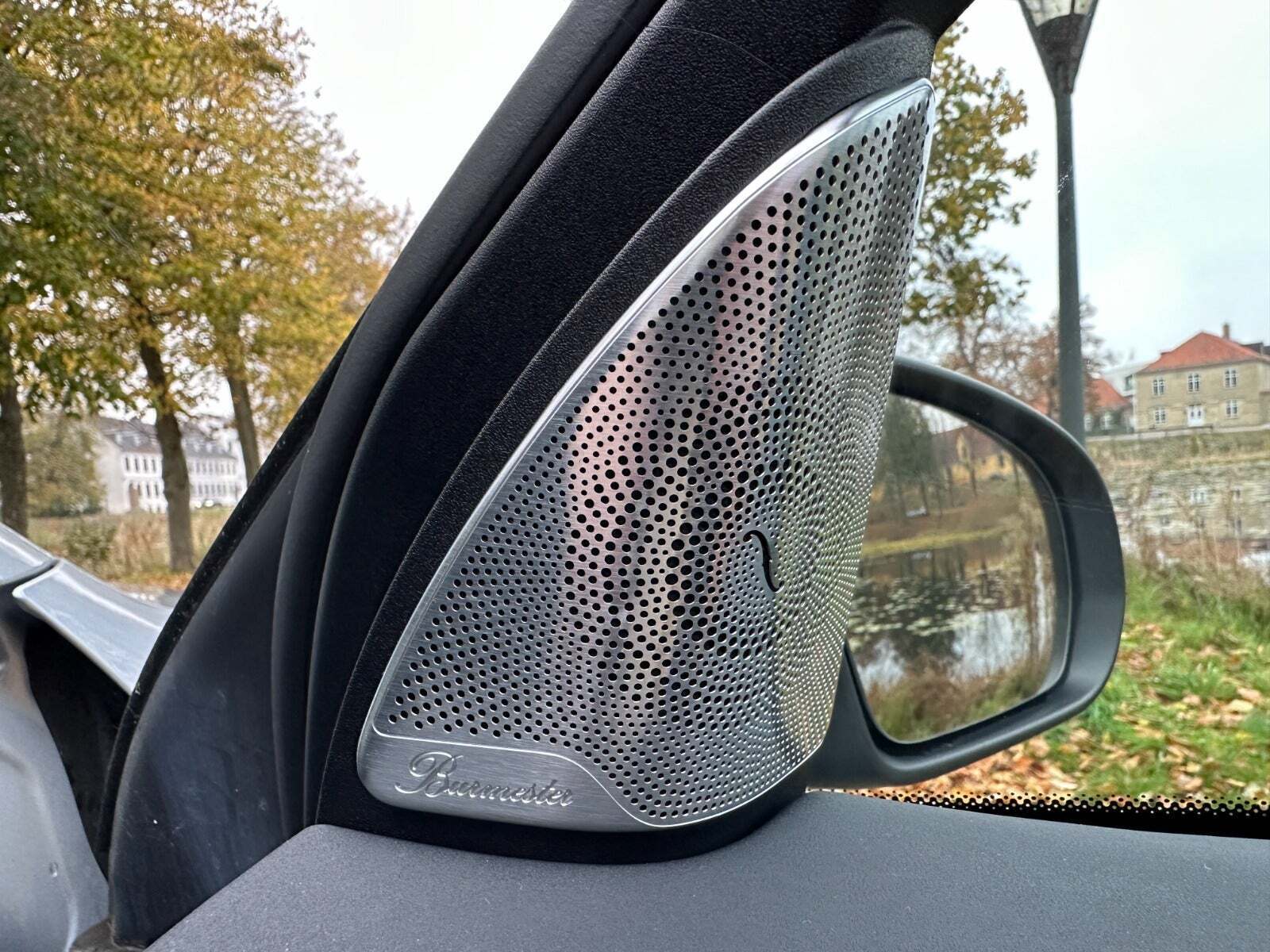Sølv Mercedes EQC400 fra 2021