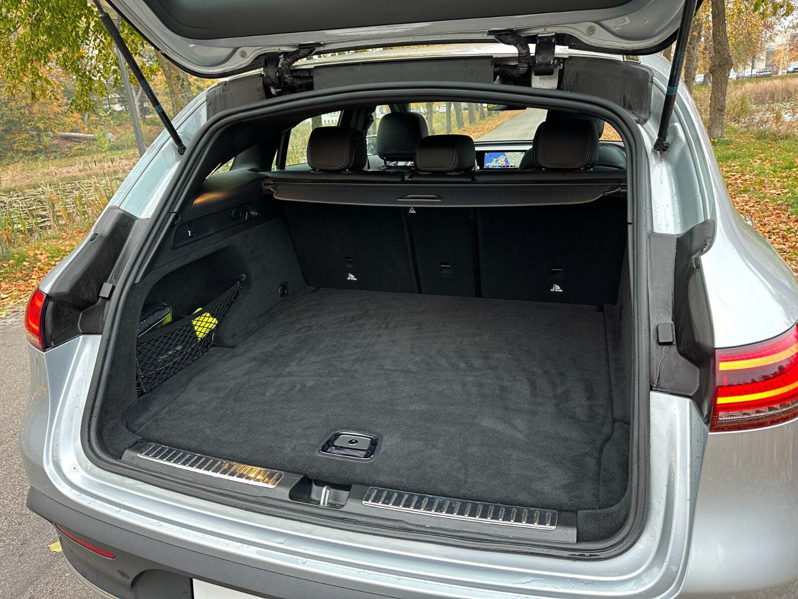 Sølv Mercedes EQC400 fra 2021