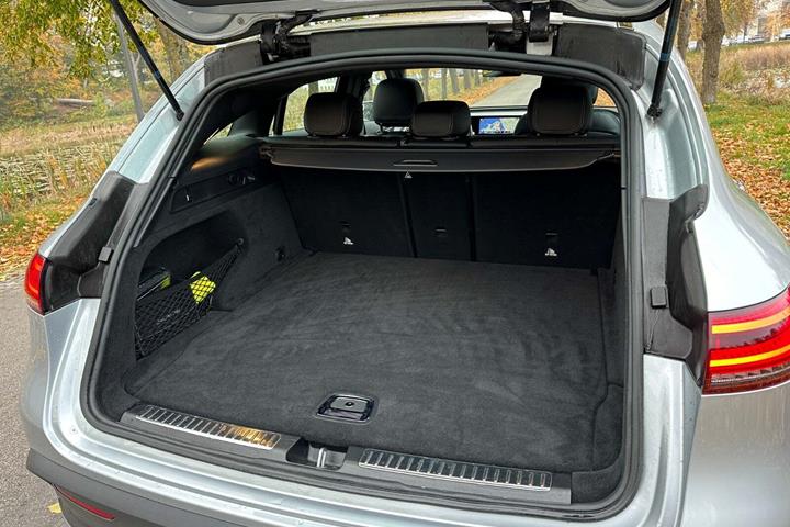 Sølv Mercedes EQC400 fra 2021