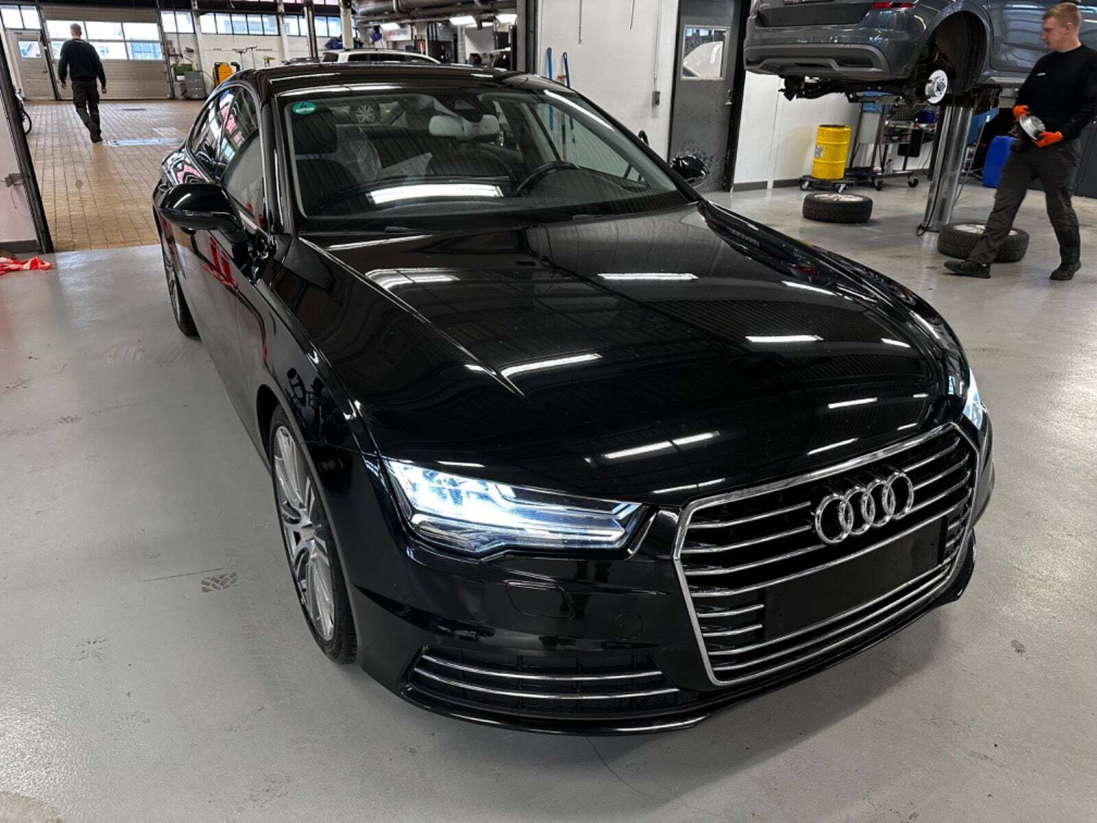 Sort Audi A7 fra 2017 set udefra