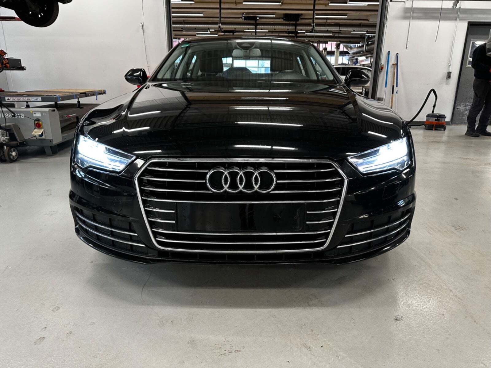 Sort Audi A7 fra 2017 set udefra