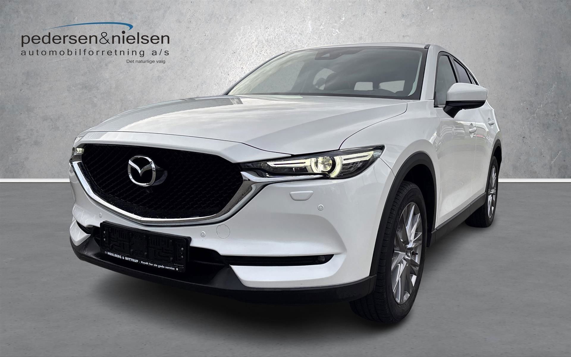 Hvid Mazda CX-5 fra 2020 set udefra