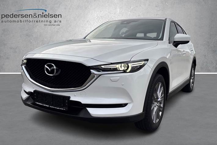 Hvid Mazda CX-5 fra 2020 set udefra