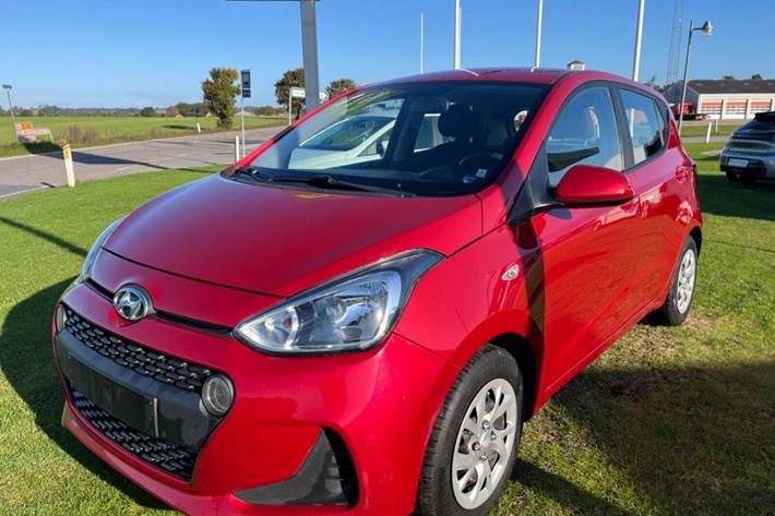 Rød Hyundai i10 fra 2018