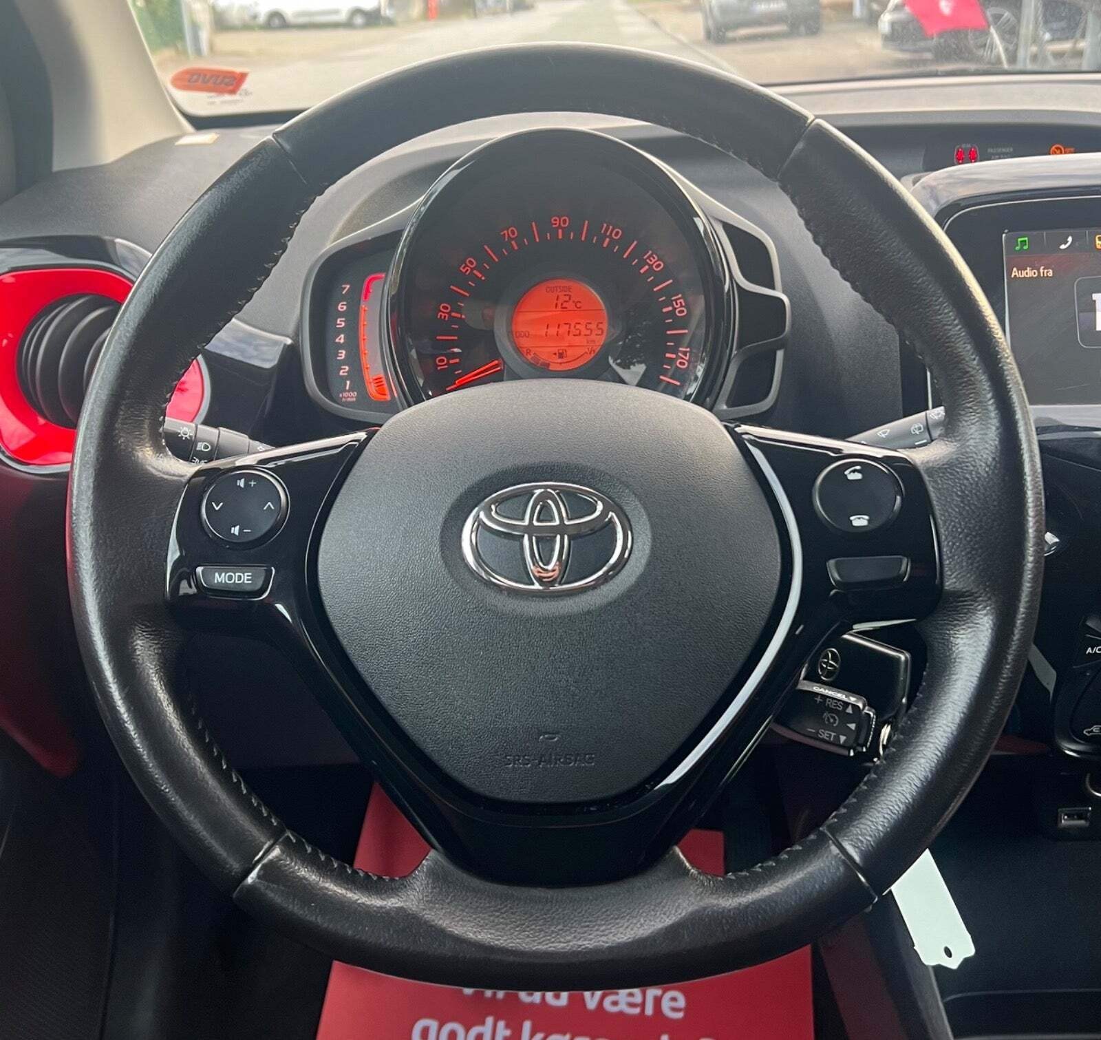 Rød Toyota Aygo fra 2015