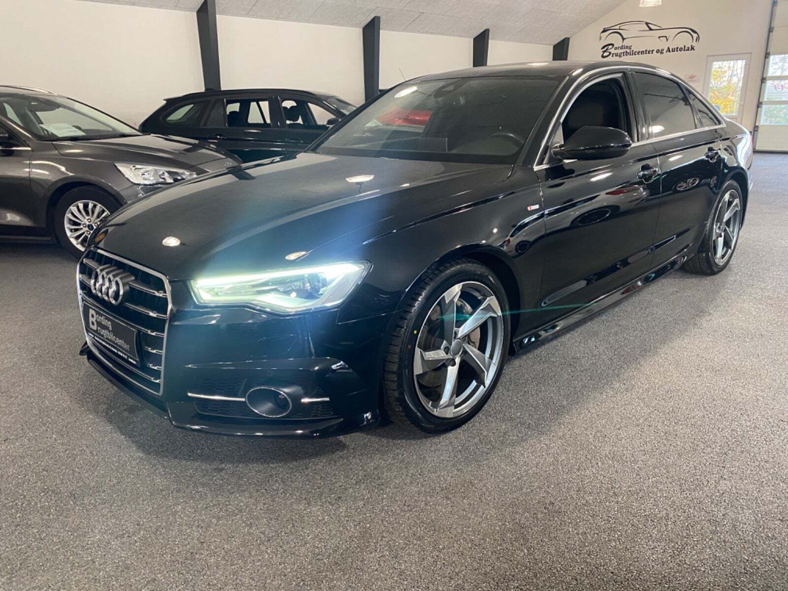 Sort Audi A6 fra 2017 set udefra