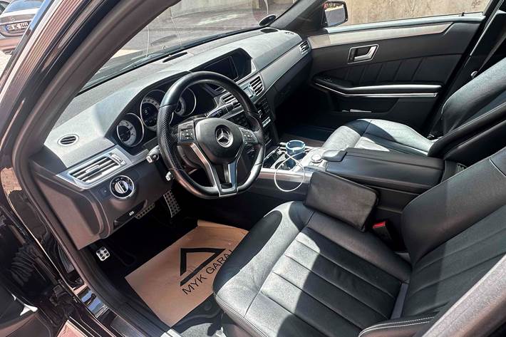 Sort Mercedes E350 fra 2014