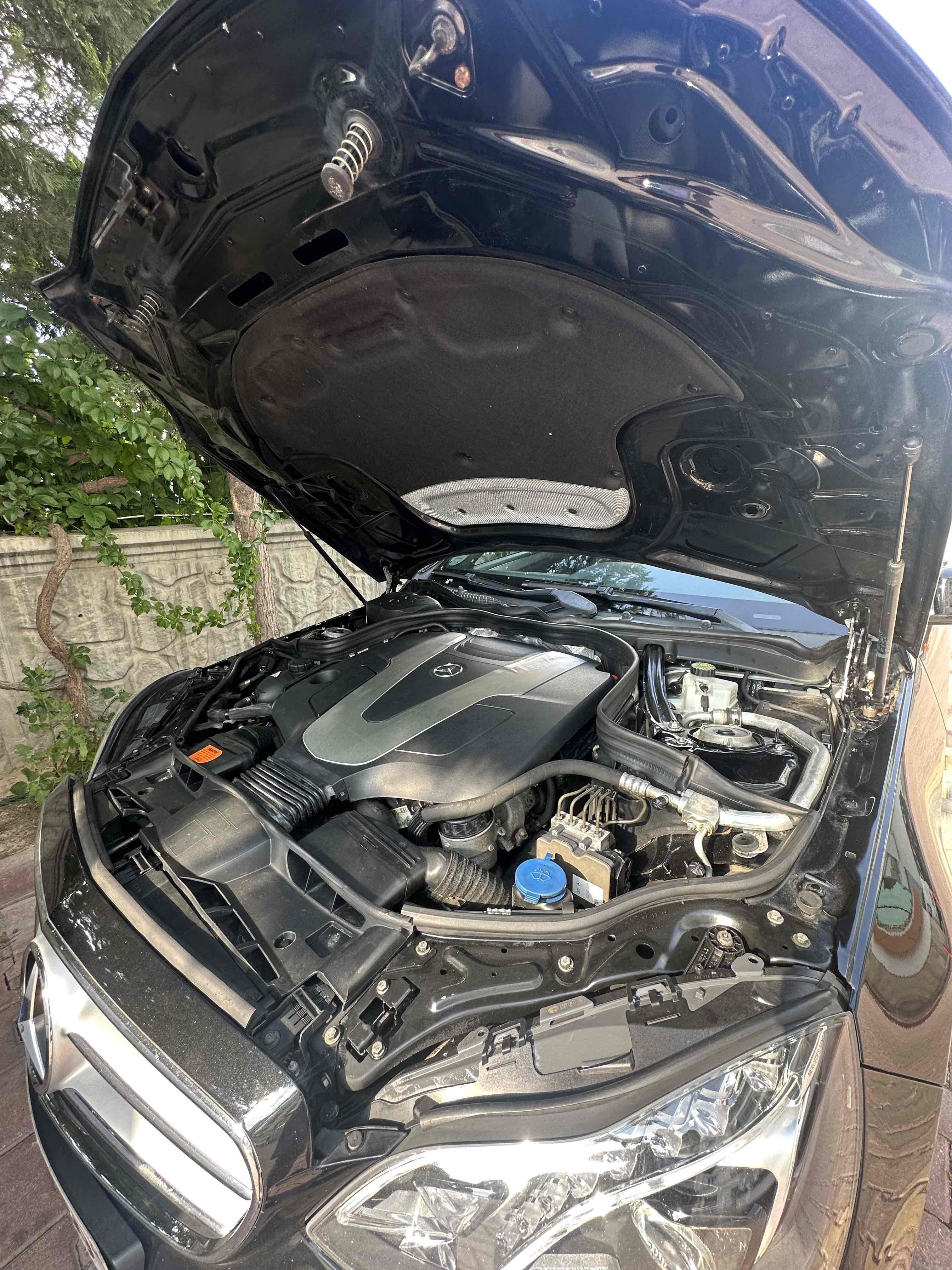 Sort Mercedes E350 fra 2014