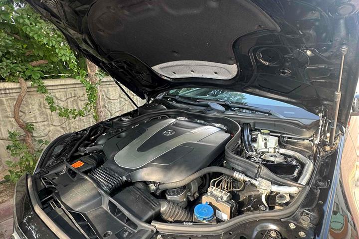 Sort Mercedes E350 fra 2014