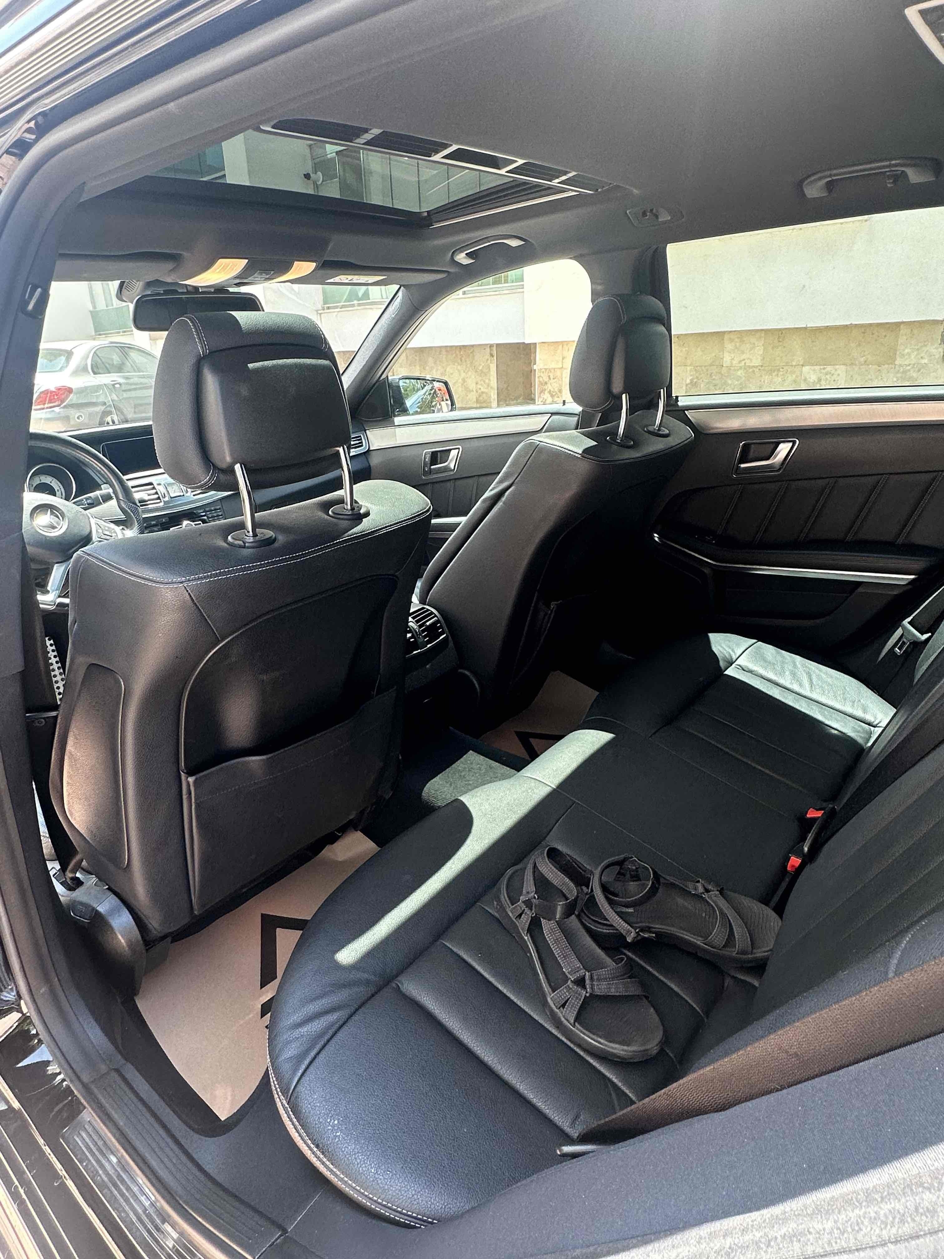Sort Mercedes E350 fra 2014