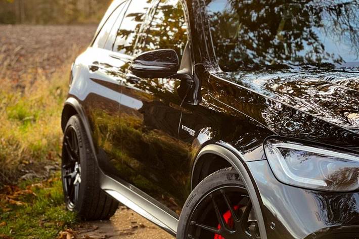 Sort Mercedes GLC63 fra 2020