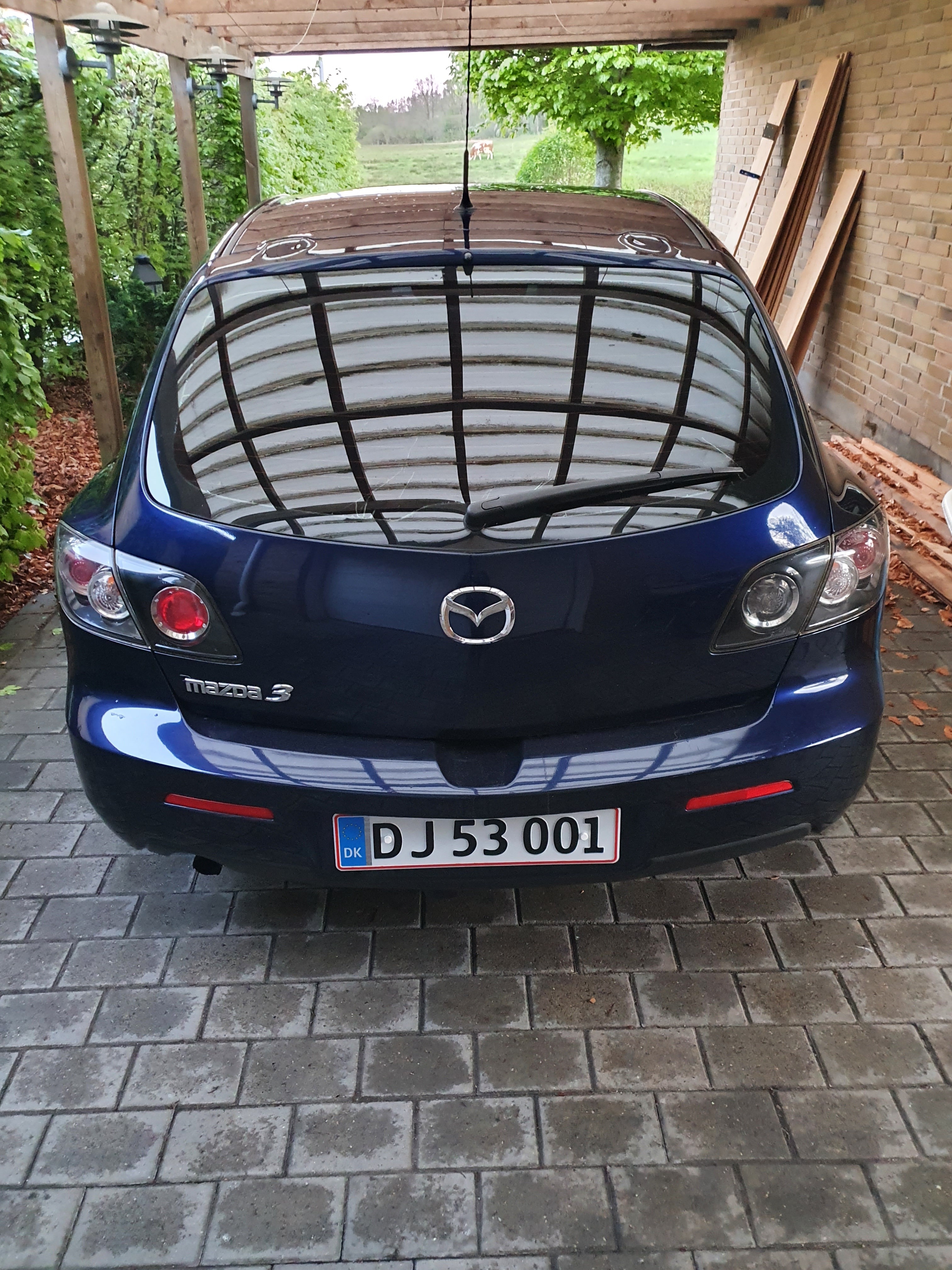 Blå Mazda 3 fra 2008