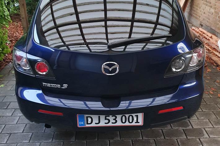 Blå Mazda 3 fra 2008