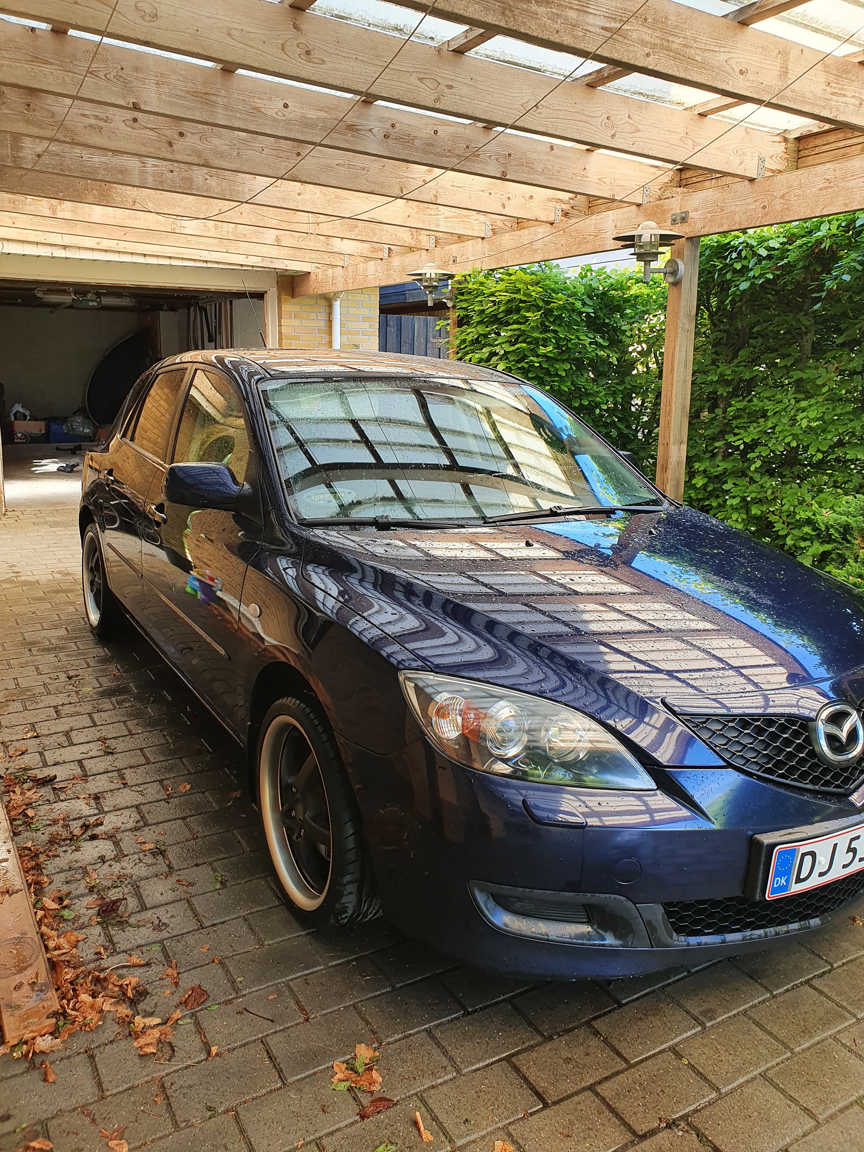 Blå Mazda 3 fra 2008