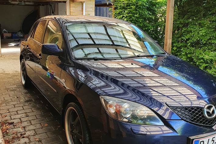 Blå Mazda 3 fra 2008