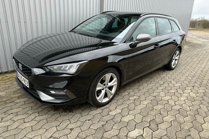 Sort Seat Leon fra 2021 set udefra