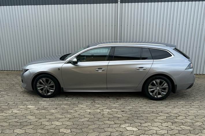 Grå Peugeot 508 fra 2020