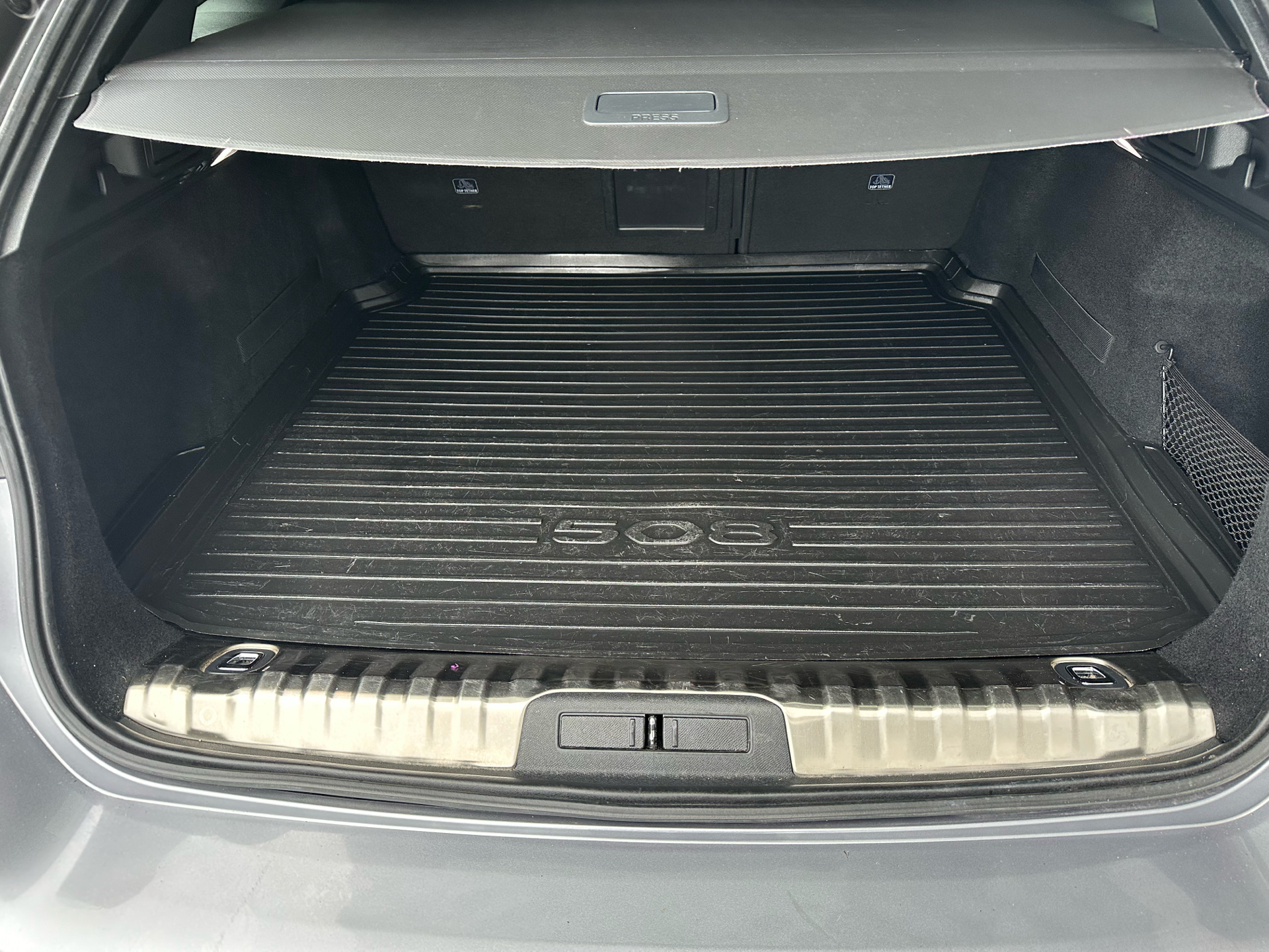 Grå Peugeot 508 fra 2020