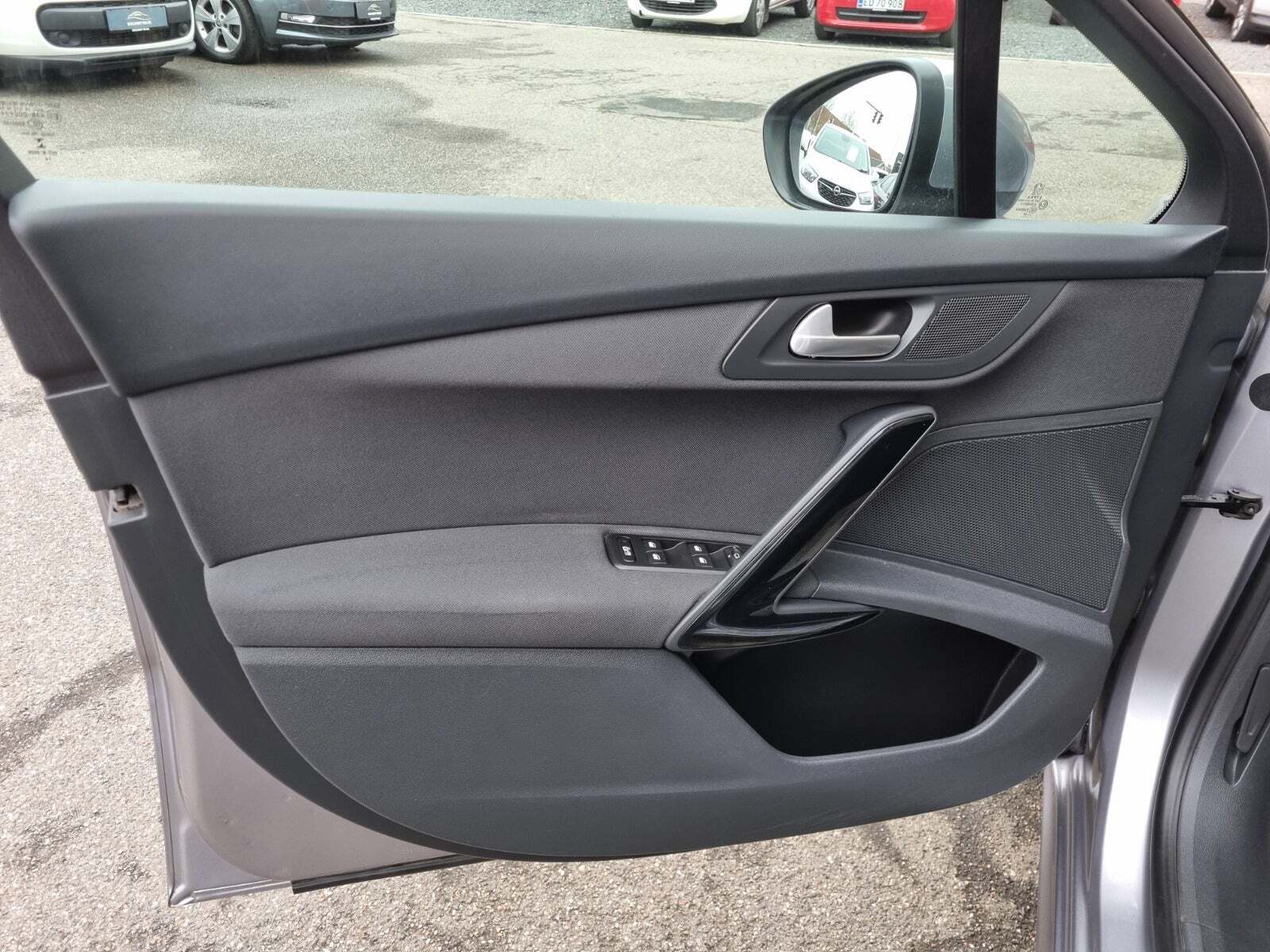 Sølv Peugeot 508 fra 2015