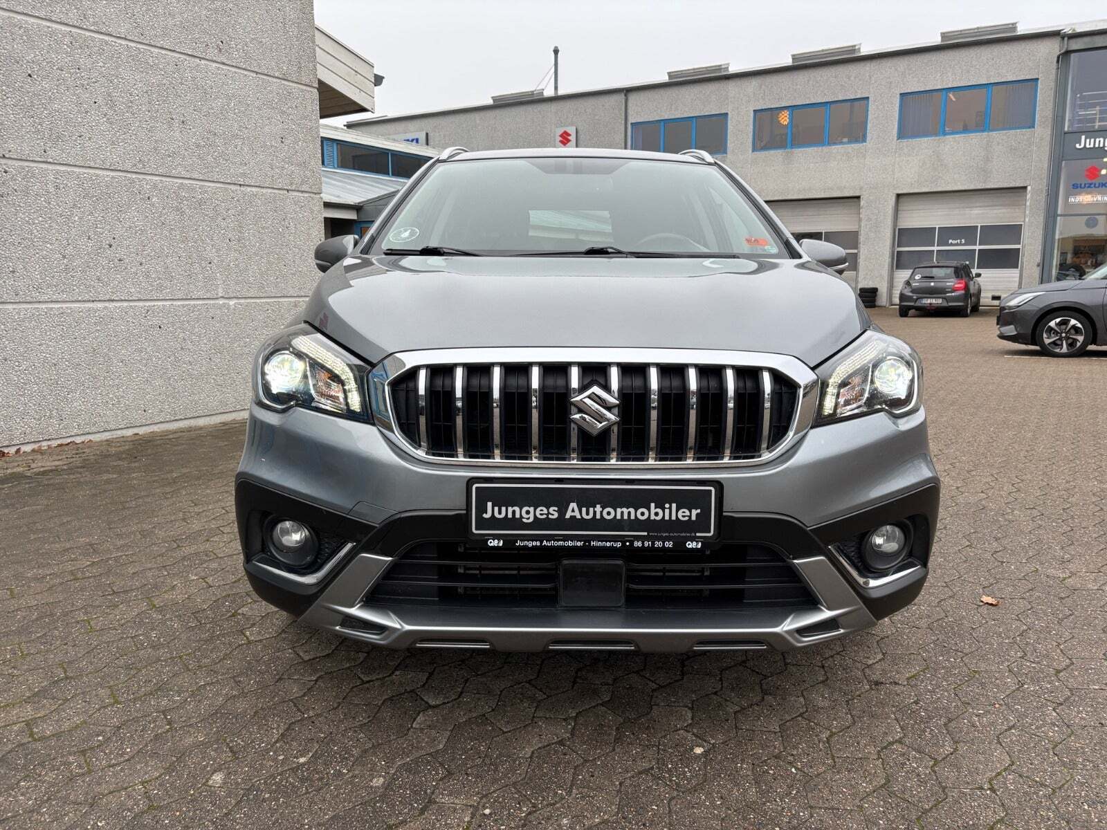 Grå Suzuki S-Cross fra 2017