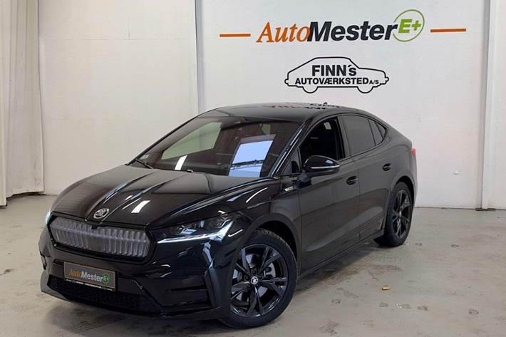 Sort Skoda Enyaq fra 2023 set udefra