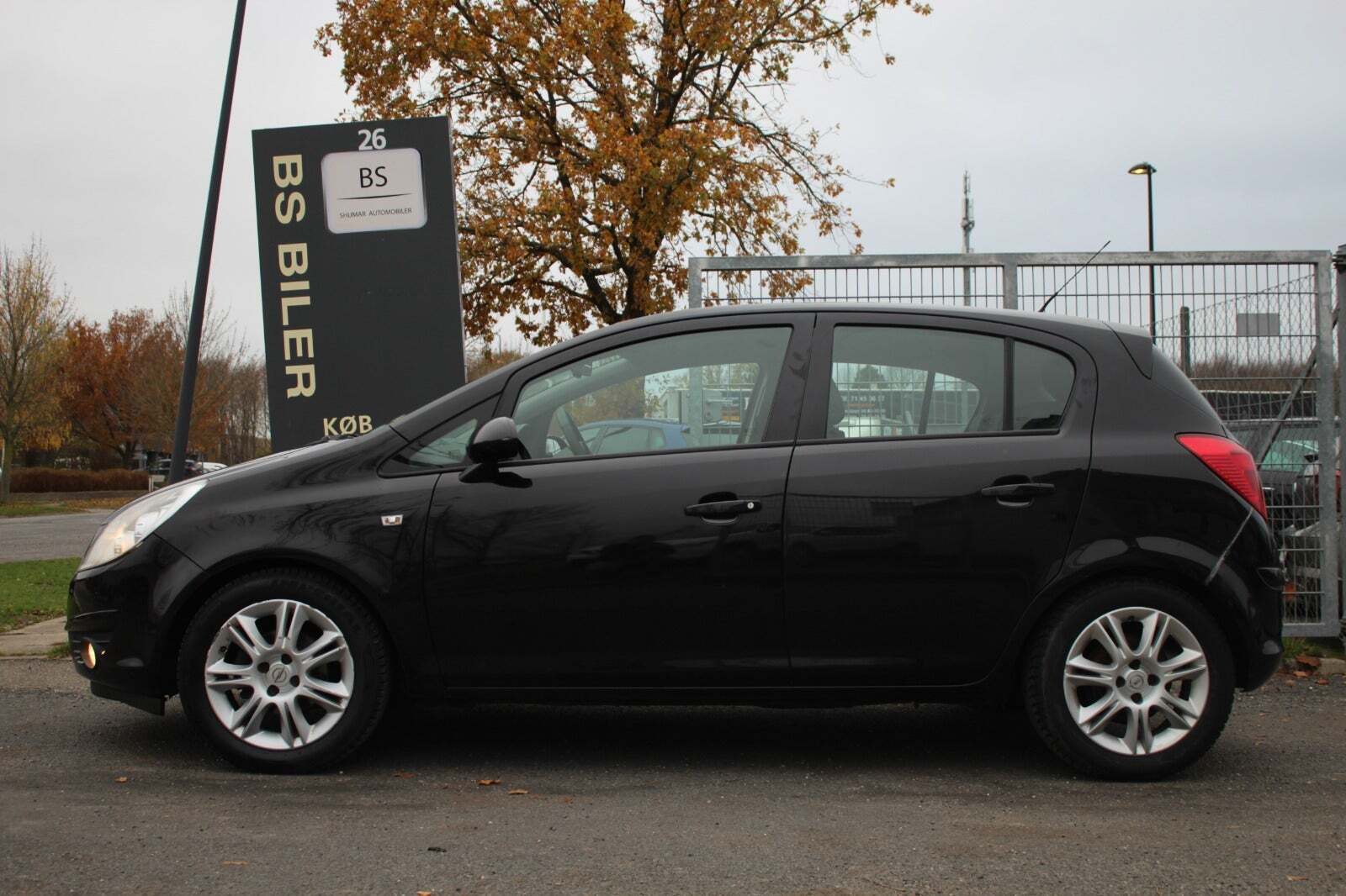 Sort Opel Corsa fra 2009