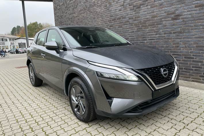 Grå Nissan Qashqai fra 2024 set udefra
