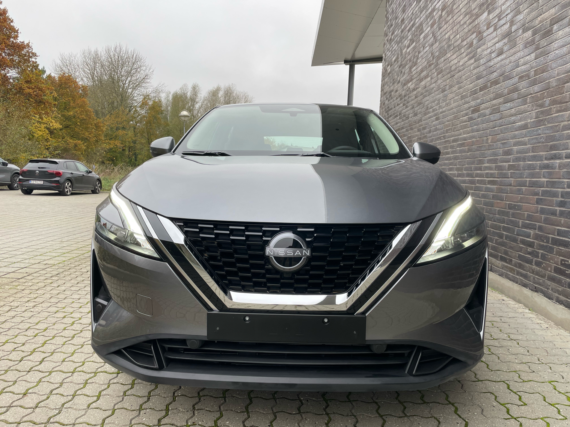 Grå Nissan Qashqai fra 2024