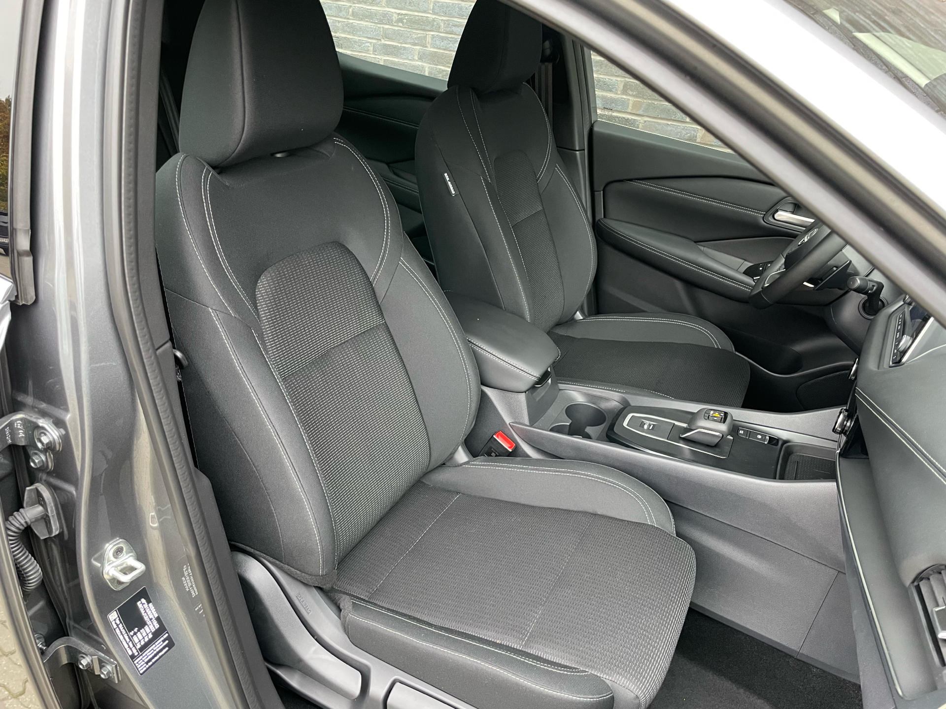 Grå Nissan Qashqai fra 2024