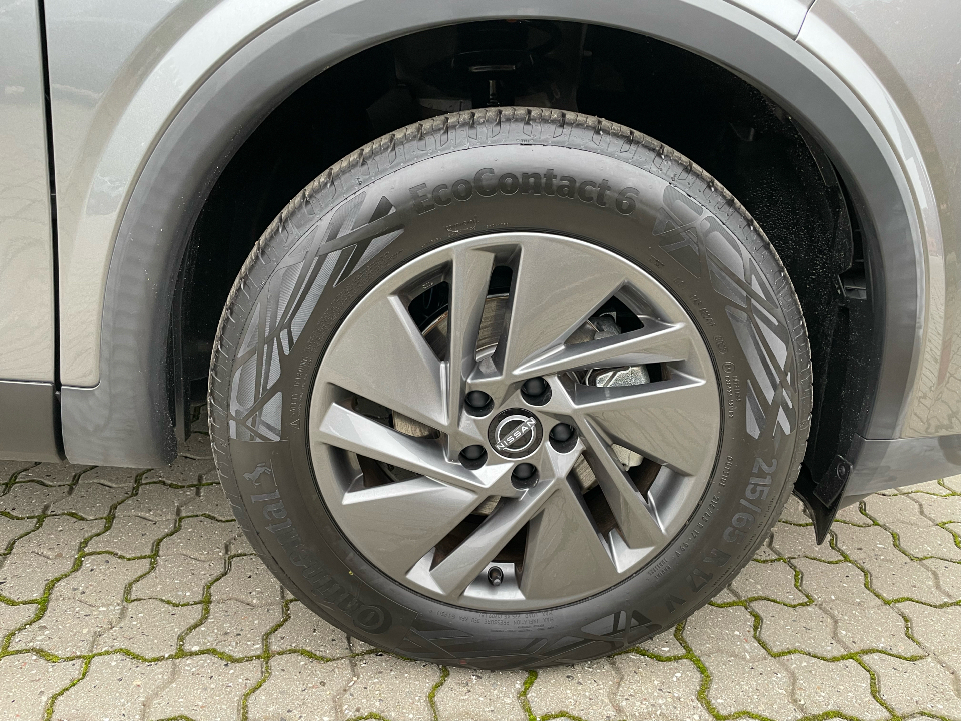 Grå Nissan Qashqai fra 2024