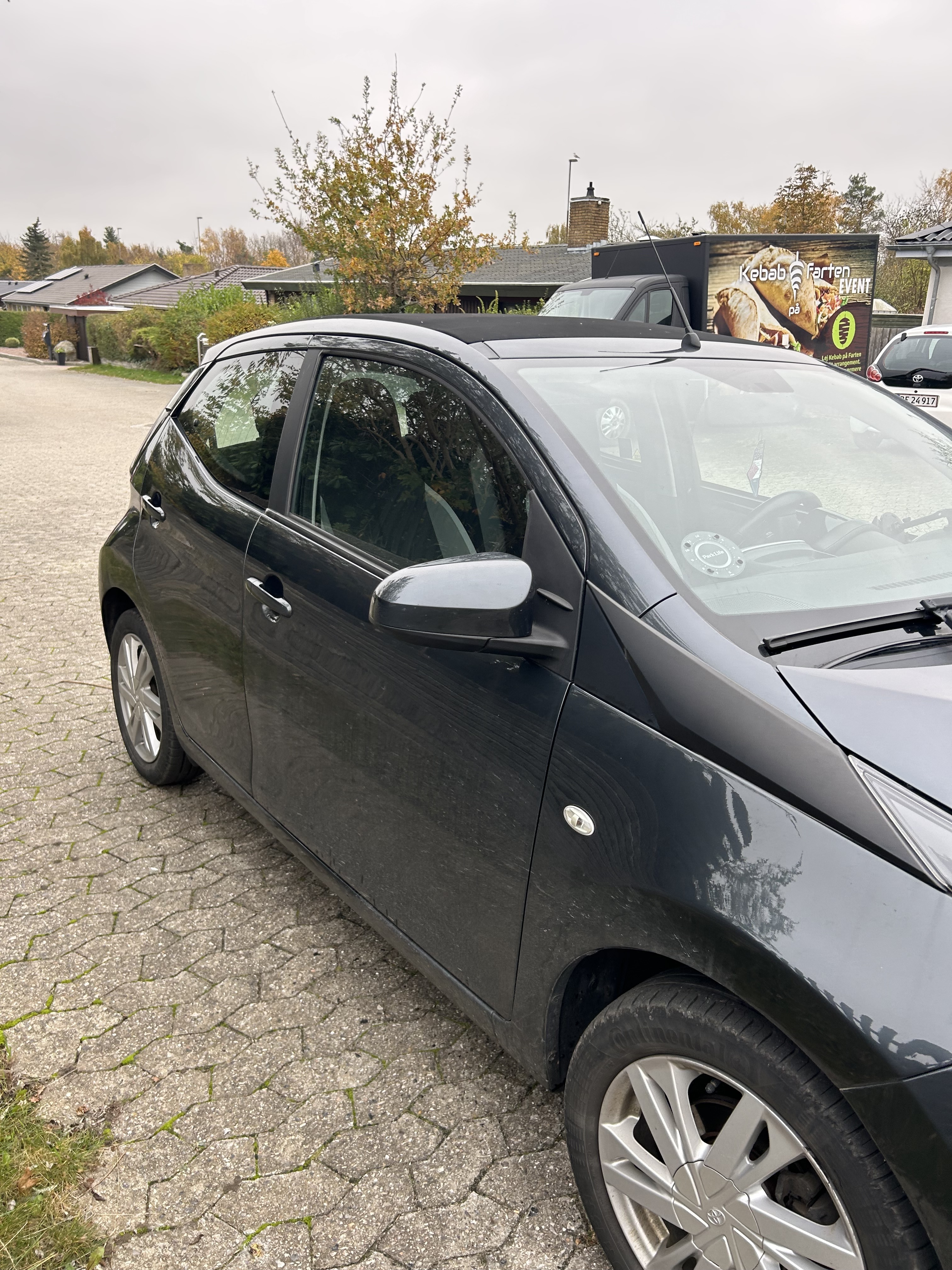 Grå Toyota Aygo fra 2017