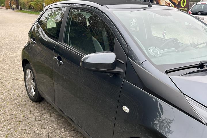 Grå Toyota Aygo fra 2017