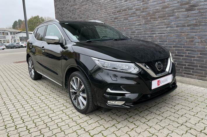 Sort Nissan Qashqai fra 2019 set udefra