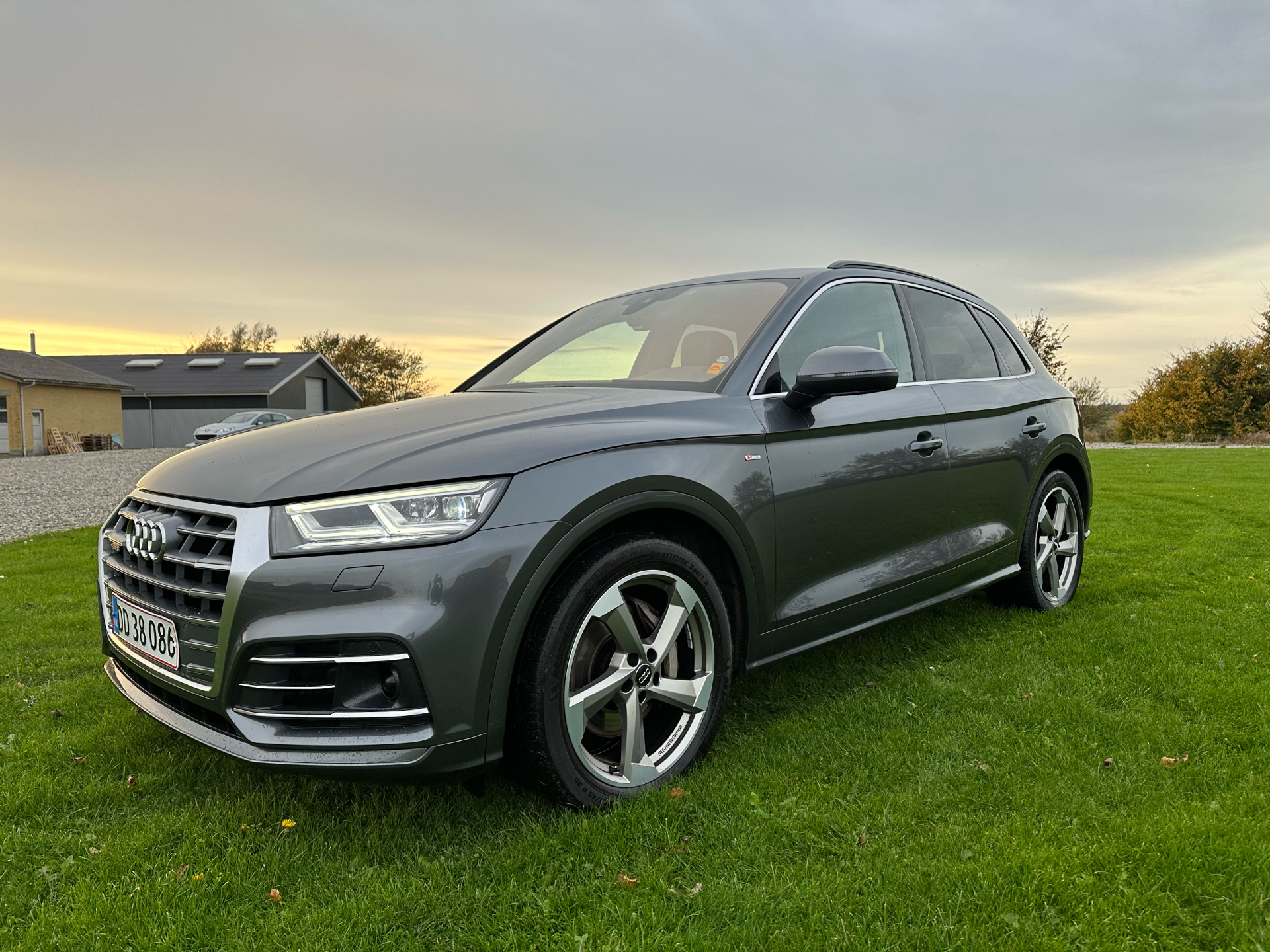 Grå Audi Q5 fra 2018 set udefra