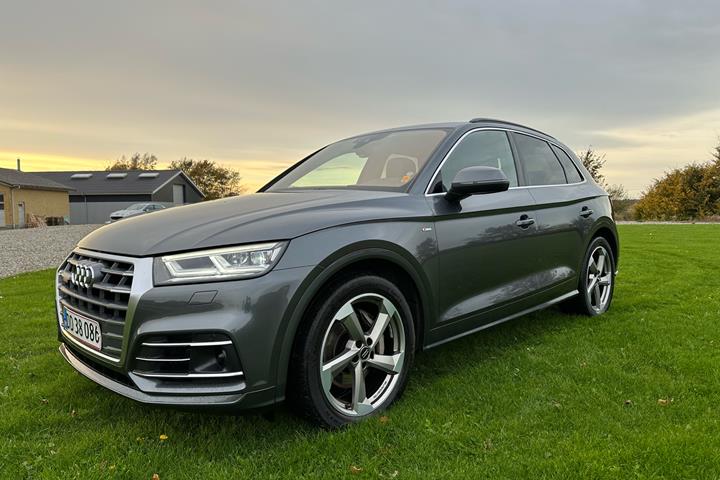 Grå Audi Q5 fra 2018 set udefra