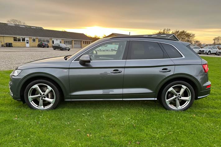 Grå Audi Q5 fra 2018