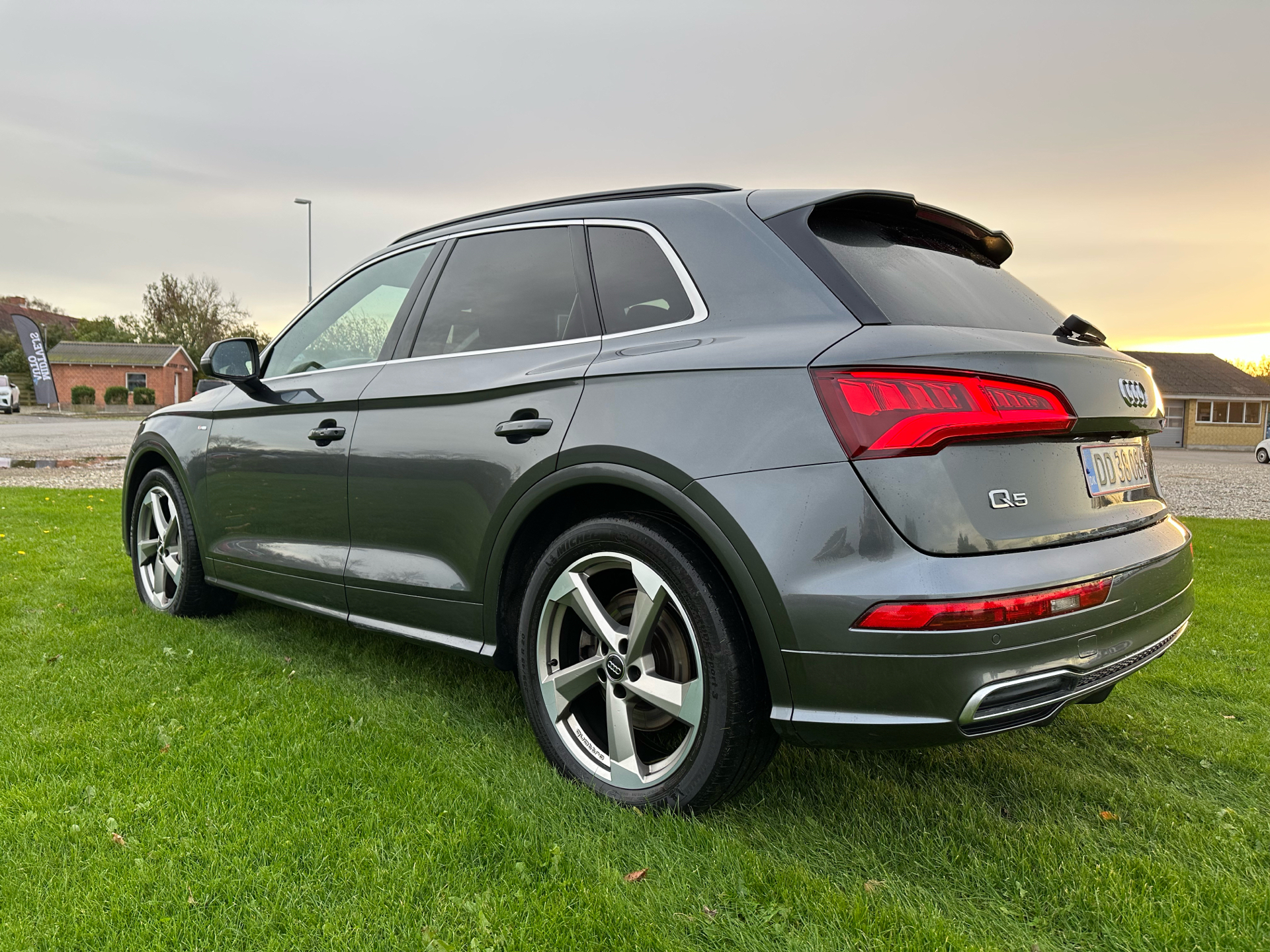 Grå Audi Q5 fra 2018